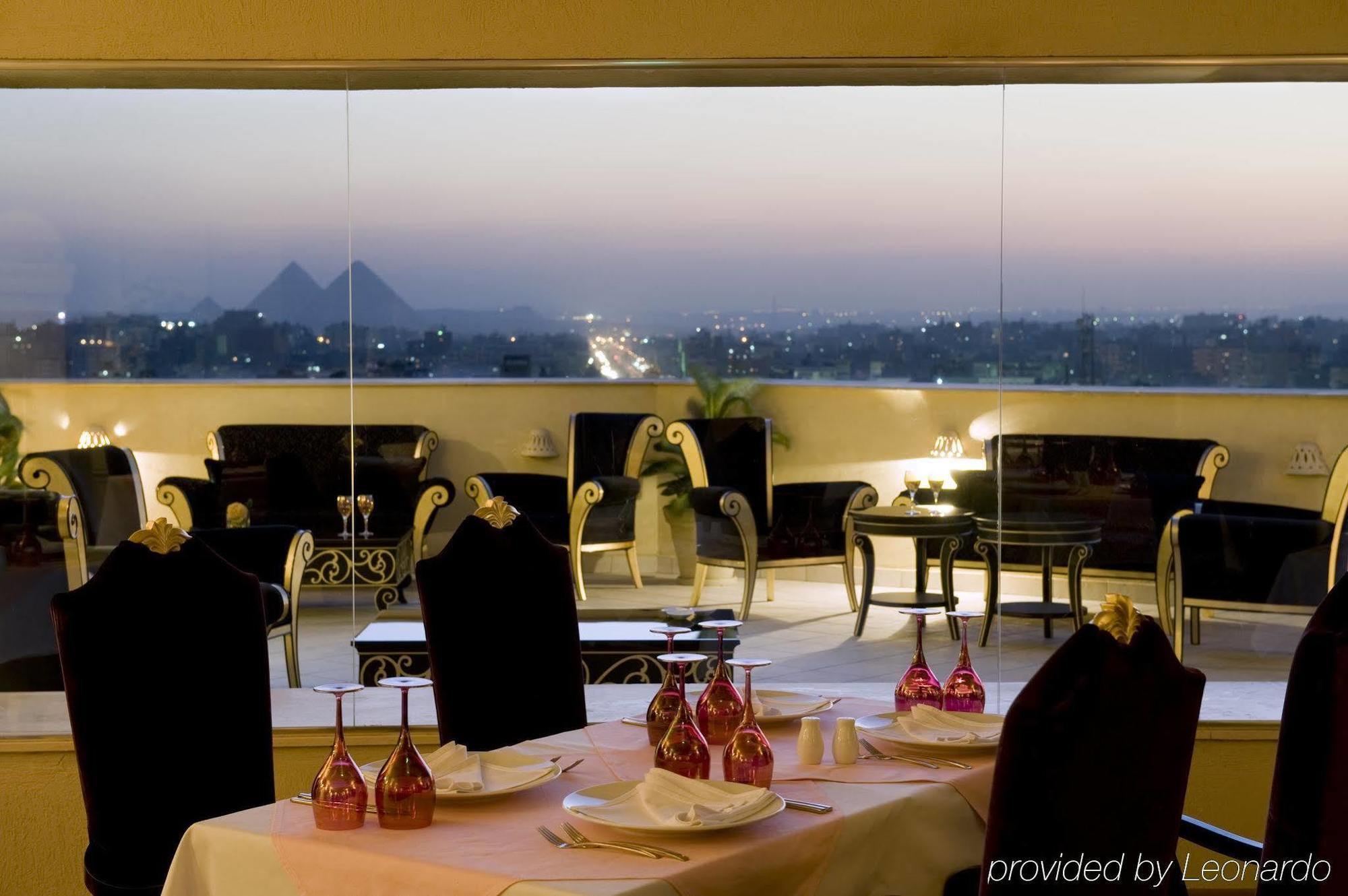 Hotel Barcelo Cairo Pyramids Giza Restaurace fotografie