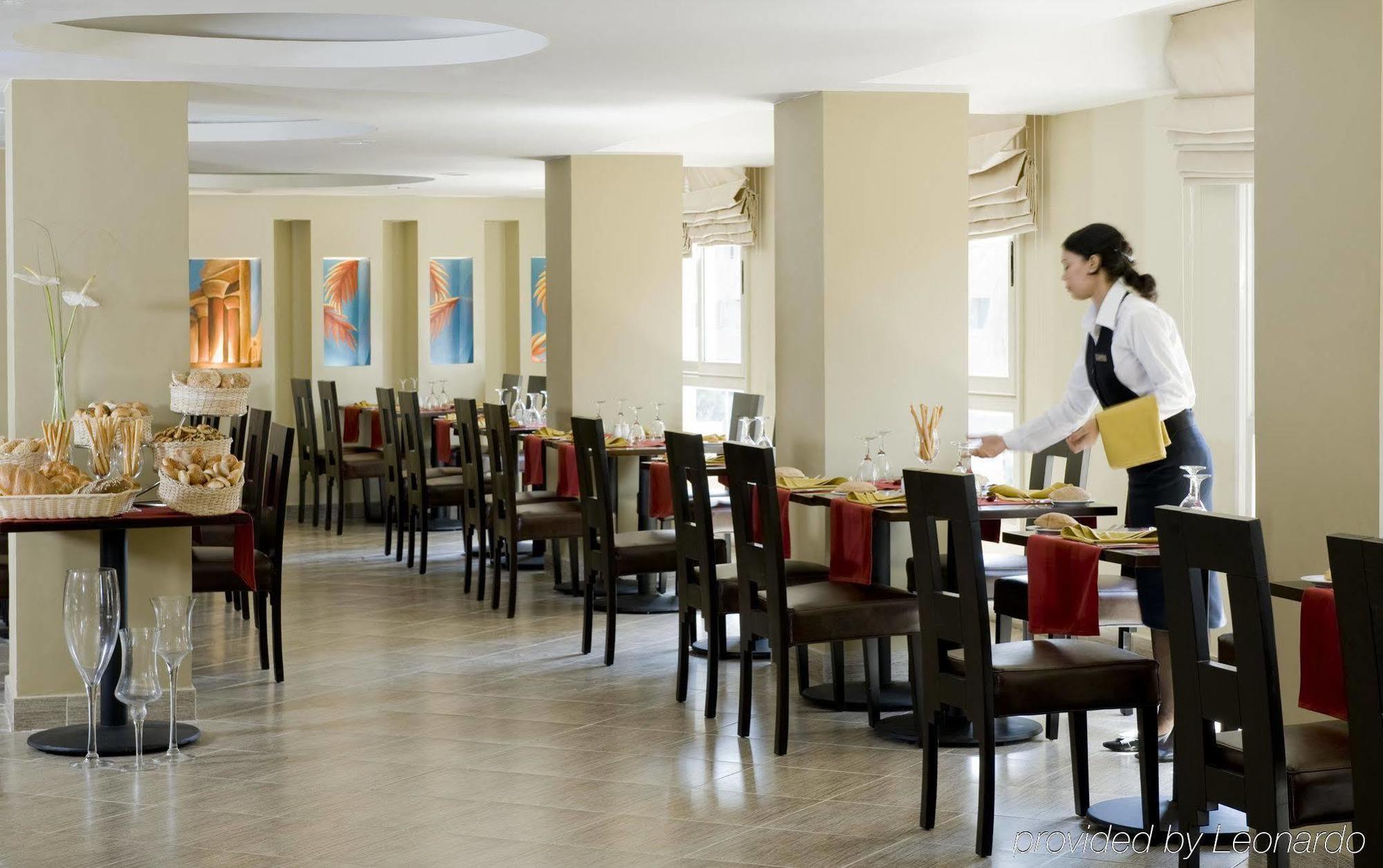 Hotel Barcelo Cairo Pyramids Giza Restaurace fotografie